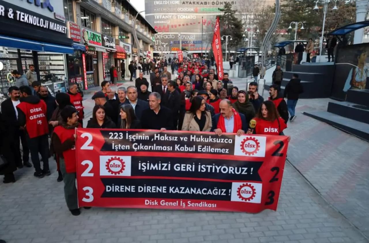 Van’da kayyımın işten çıkardığı işçiler hukuksuzluğa karşı direniyor: Boyun eğmeyeceğiz