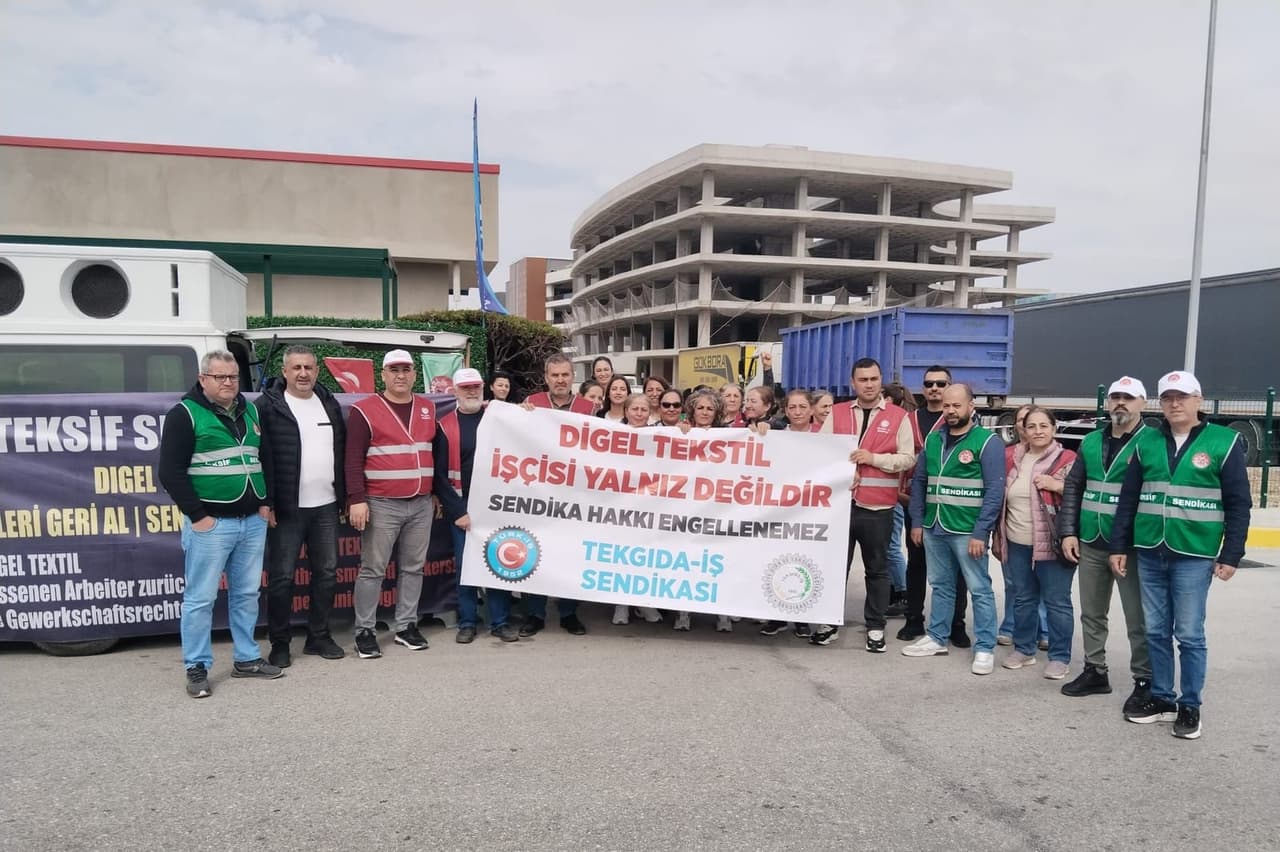 Grevdeki Tütün İşçisi Kadınlar DIGEL İşçilerini Ziyaret Etti: Mücadele Ortak