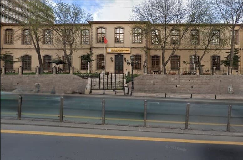Ankara'da Eğitim Camiasını Sarsan Karar: Ulus Mesleki ve Teknik Anadolu Lisesi Kapatılıyor mu?