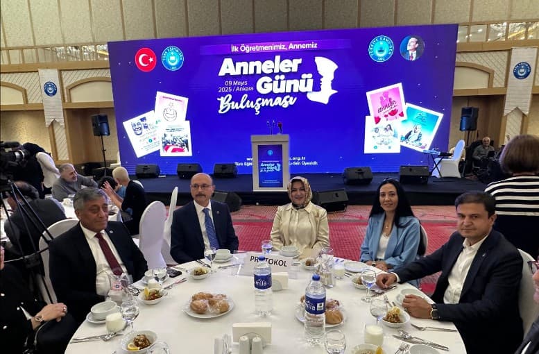 Türk Eğitim Sen’den Anlamlı Anneler Günü Buluşması: “İlk Öğretmenimiz Annemiz”