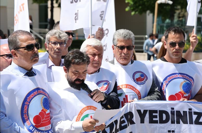 TAPU ÇEVRE YOL-İŞ Sendikası'ndan Çevre ve Şehircilik Bakanlığı Önünde Ses Yükseldi: Çalışanların Haklı Talepleri Dile Getirildi