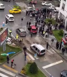 Büyükçekmece'de feci vinç kazası: Binaya girdi!