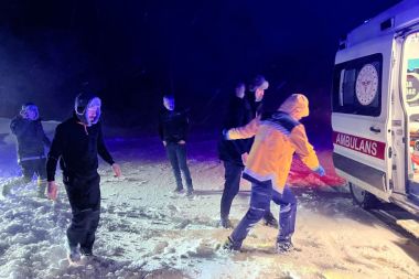 Tipide mahsur kalan işçiler, 7 saatte kurtarıldı
