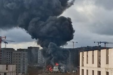 Tuzla'da işçi konteynerinde yangın çıktı