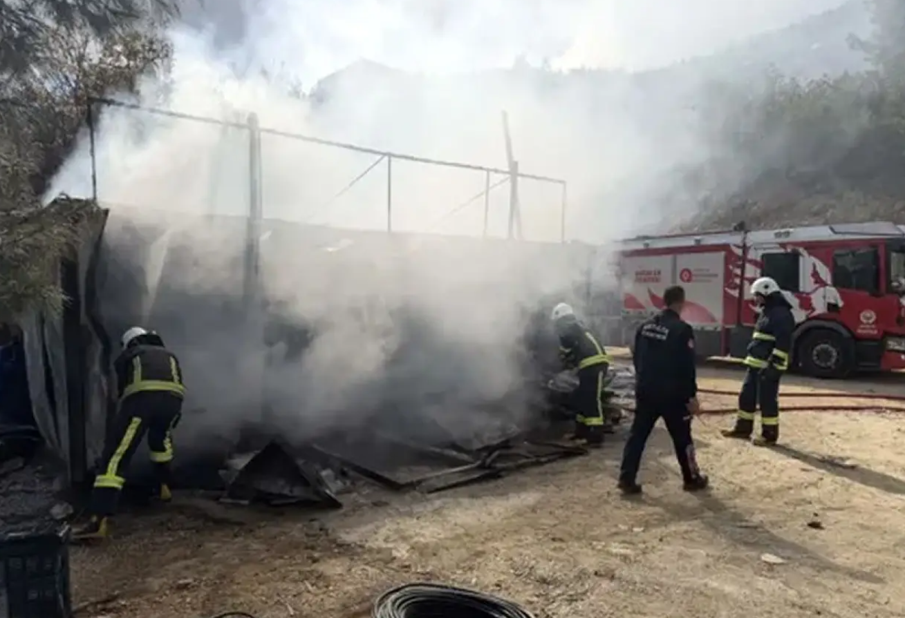 A worker lost his life in a fire that broke out in a container at a construction site in Hatay.