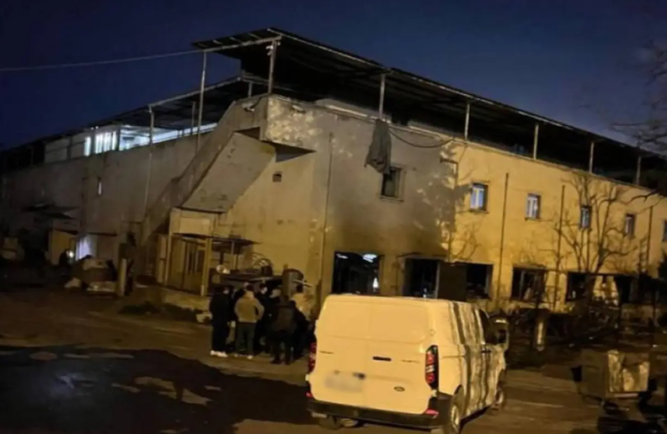 Arnavutköy'de metal fabrikasında tüp patladı: Biri ağır, üç göçmen işçi yaralı