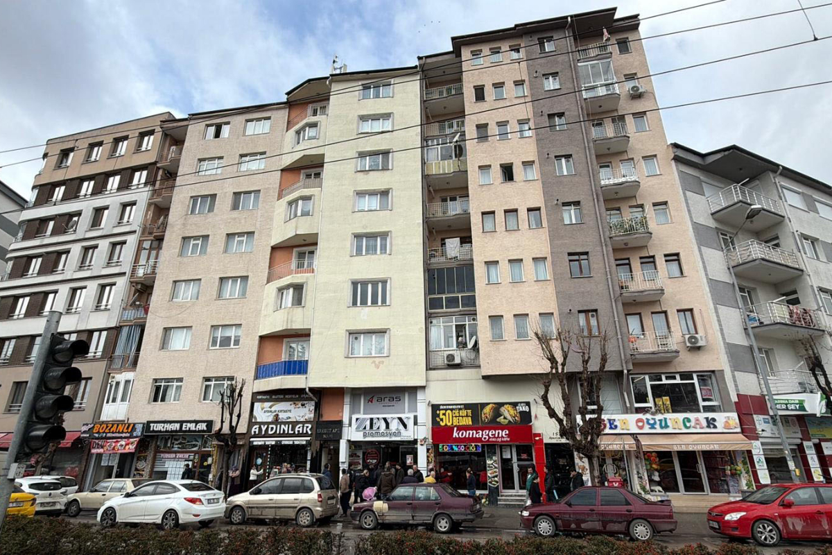 Baz istasyonunu tamir ederken 7’nci kattan düşen işçi hayatını kaybetti