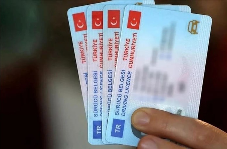 Ehliyette Yaş Sınırı Netleşti: 69 Yaşından Gün Alanlar Ticari Araç Kullanamayacak