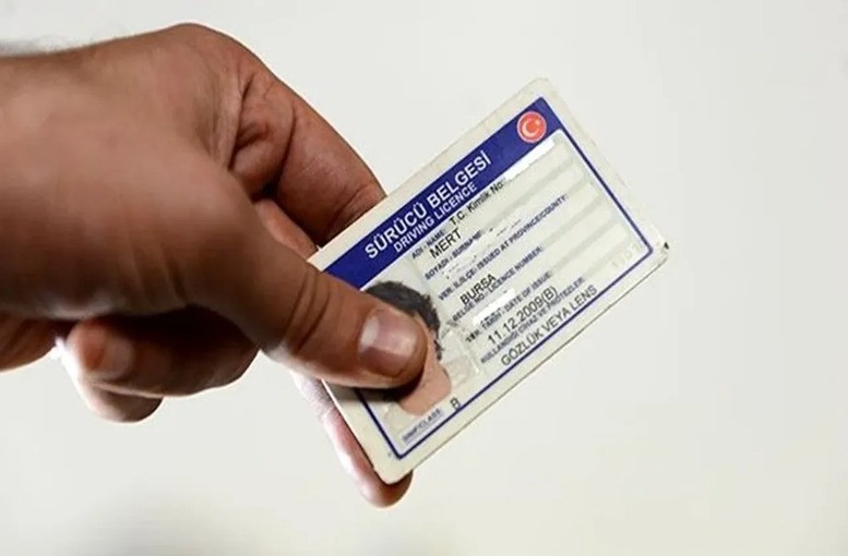 Eski Tip Ehliyetler 1 Ağustos'ta Geçerliliğini Yitiriyor! 3.2 Milyon Kişi İçin Kritik Uyarı!