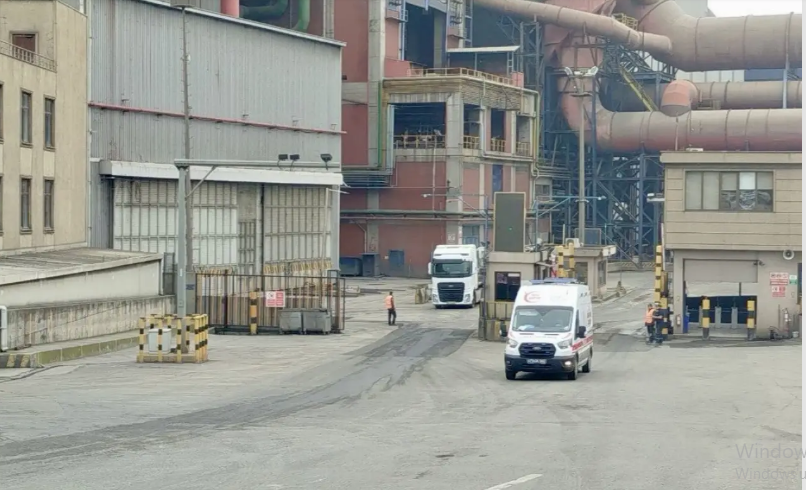 Fabrikada 4 işçi yüksekten düştü: 3 işçi yaşamını yitirdi