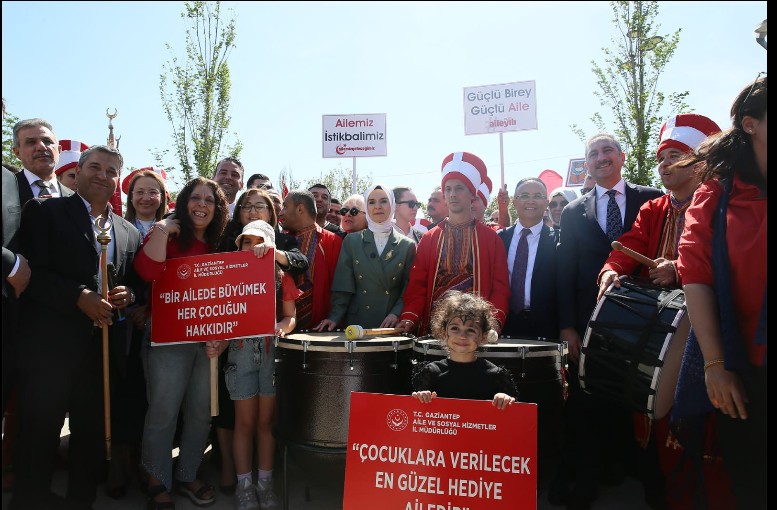 Kadın İşçilerin Sessiz Çığlığı: Uzun Mesailer, Elden Ücretler ve Güvencesizlik