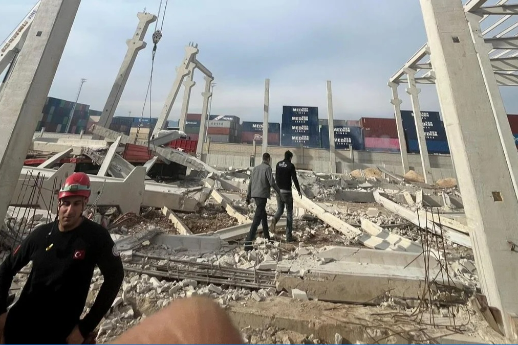 Mersin’de şantiyede duvar çöktü: 3 işçi yaralandı