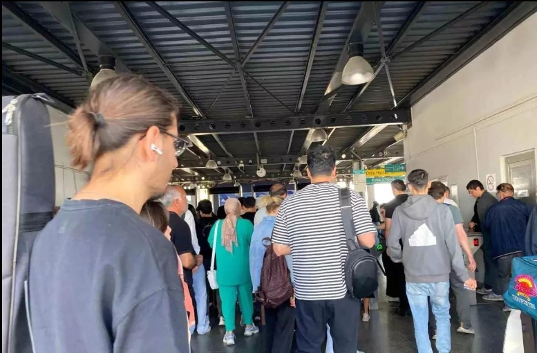 Strike Commences in Izmir Affecting 23,000 Workers: Disruptions in Public Transport Reported