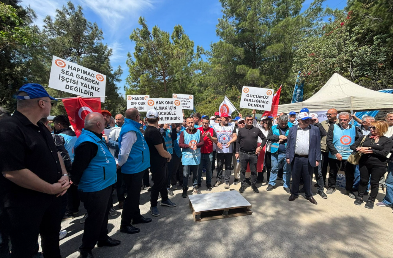Tourism workers in Bodrum have gone on strike as 373 employees at the Sea Garden Hotel stopped working following the failure to reach an agreement in collective bargaining negotiations.