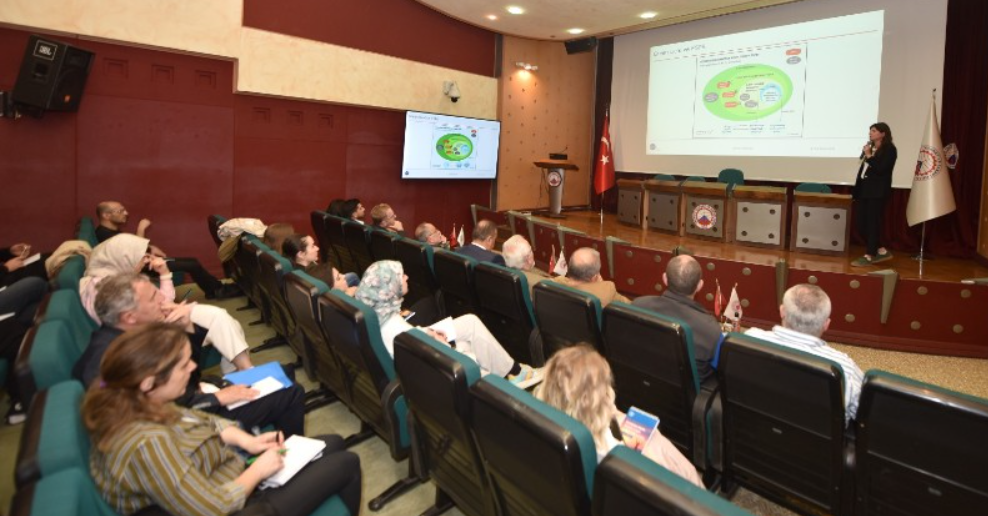 TTSO üyelerinin ihracat süreçleri geliştirilmeye devam ediliyor. TTSO'da Dijital Ürün Pasaportu Eğitimi verildi