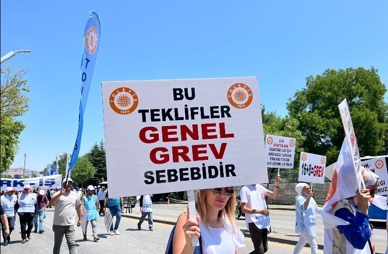 Türk-İş Kicks Off Nationwide Protests: Workers Start Action Against Low Wage Offer