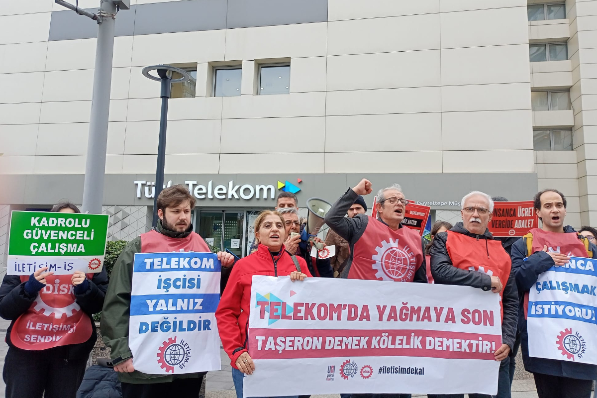 Türk Telekom önünde İletişim-İş eylemi